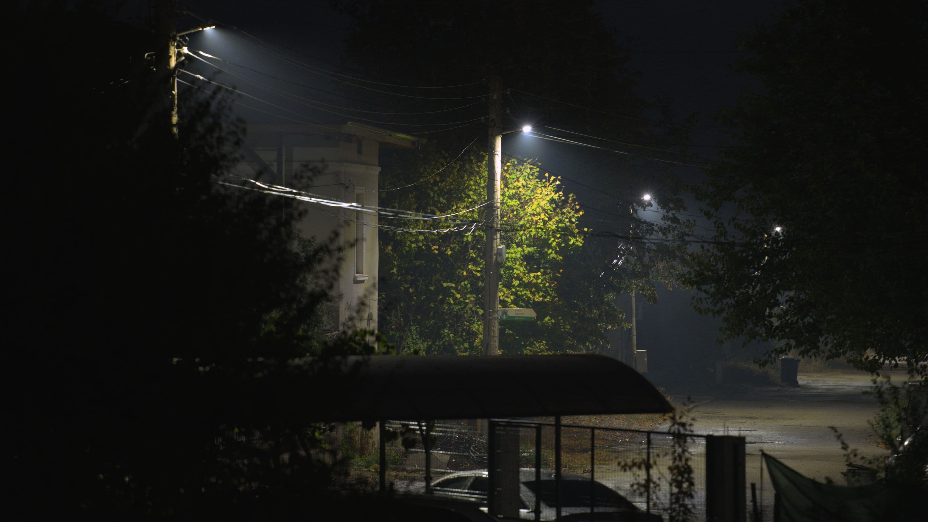 Skravena street at night